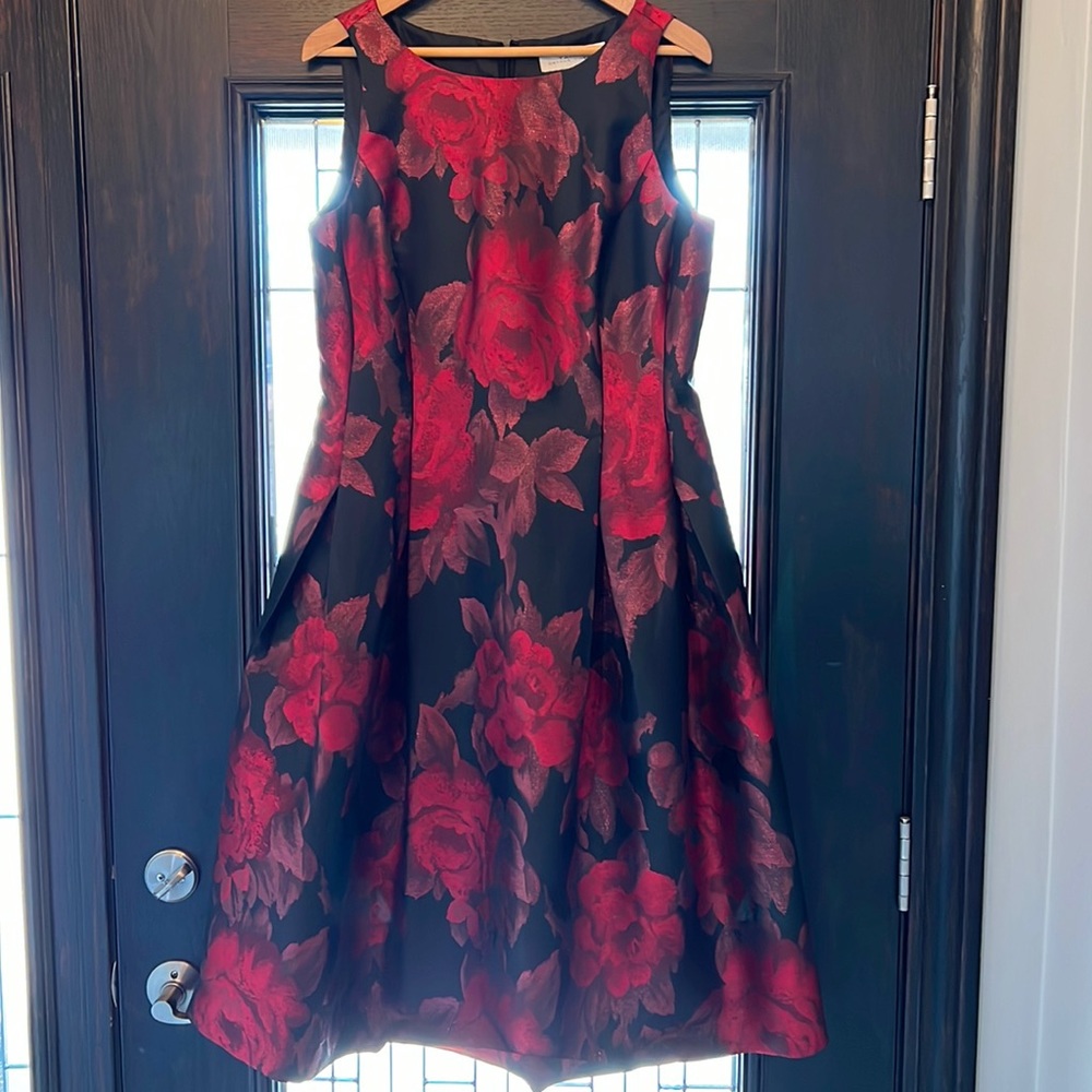 Cocktail dress, 12, sleevless, MCM vibe with pockets by Tahari ASL.